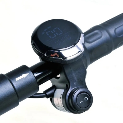 31-40km/h Max-Speed Elektroroller für Unisex-Fahrer Abnehmbare Batterie 8,5 Zoll 250w Motor