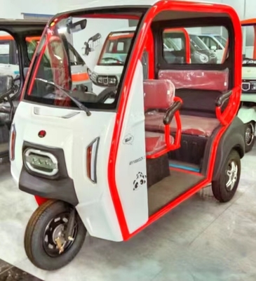 Power Electric Tricycle mit einer Höchstgeschwindigkeit von 50-70 km/h und geschlossener, bemannter, halbgeschlossener Konstruktion