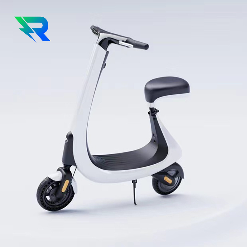 Bequemer Sitz Lauflichter und Scheinwerfer 55 km/h Geschwindigkeit 8-Zoll-Dual Drive Elektroroller mit Bluetooth